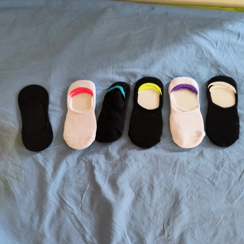 Hue Colorful No-Show Socks 6 Sets NEW In The Cardboard Holders
